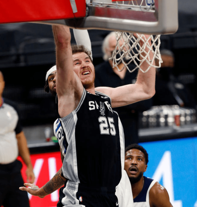 阿斯顿马丁逆转哈斯车队,拉塞尔状态火热的简单介绍 阿斯顿马丁逆转哈斯车队,拉塞尔状态火热的简单介绍