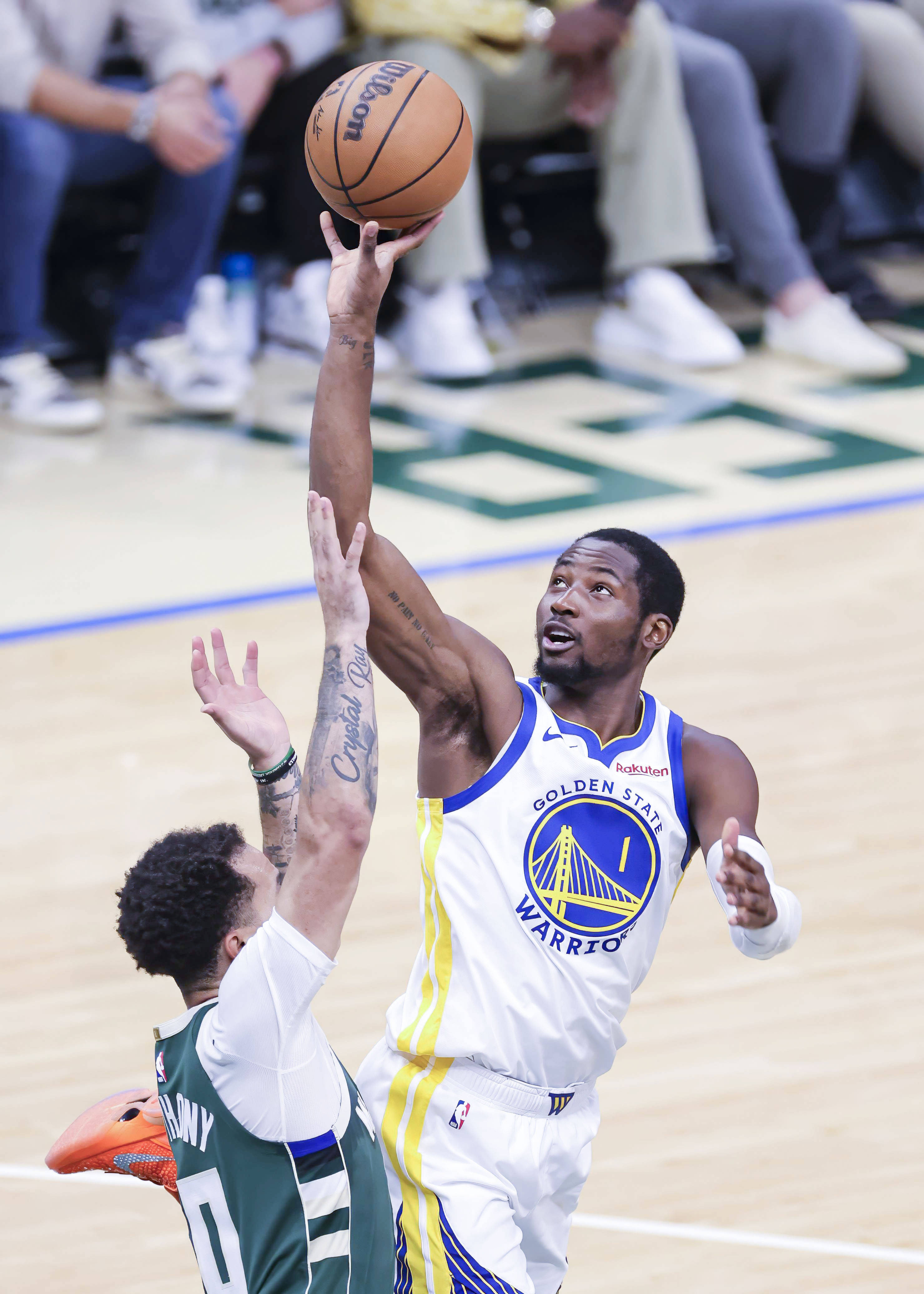 辽宁队险胜雄鹿,库里惊艳四座 辽宁队险胜雄鹿,库里惊艳四座